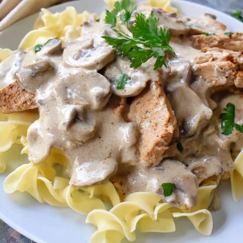 Creamy Chicken and Mushroom Stroganoff